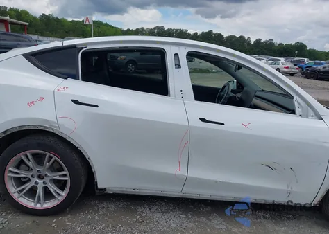 2021 Tesla Model Y Long Range Dual Motor All-Wheel Drive from USA, damaged, VIN 5YJYGDEEXMF267616